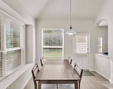 1511 Palisade Green Drive - Photo Thumbnail 11