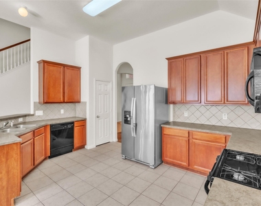 1511 Palisade Green Drive - Photo Thumbnail 10