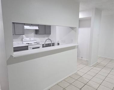 19515 Woodglen Drive - Photo Thumbnail 4