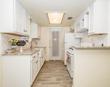 12106 Pompton Drive - Photo Thumbnail 6