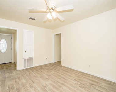 12106 Pompton Drive - Photo Thumbnail 10