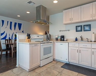 3314 Greenbriar Drive - Photo Thumbnail 4