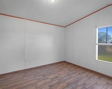639 Reuben White Drive - Photo Thumbnail 9