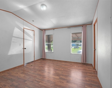 639 Reuben White Drive - Photo Thumbnail 7