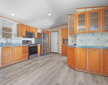 639 Reuben White Drive - Photo Thumbnail 3