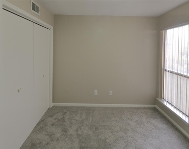 5711 Sugar Hill Drive - Photo Thumbnail 7