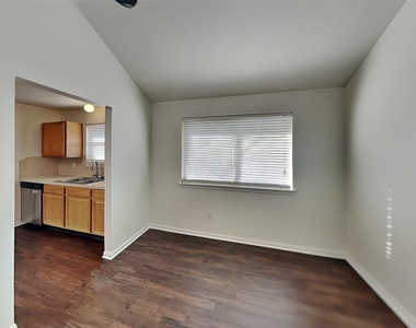 6907 Grant Drive - Photo Thumbnail 3