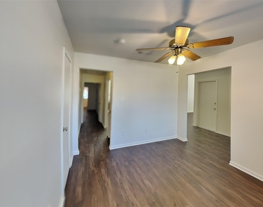 6907 Grant Drive - Photo Thumbnail 7