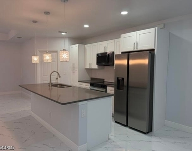 746 Eisenhower Boulevard - Photo Thumbnail 9
