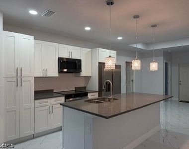 746 Eisenhower Boulevard - Photo Thumbnail 10