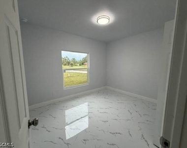 746 Eisenhower Boulevard - Photo Thumbnail 13