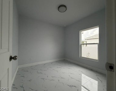 746 Eisenhower Boulevard - Photo Thumbnail 16