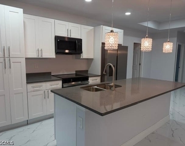 746 Eisenhower Boulevard - Photo Thumbnail 11