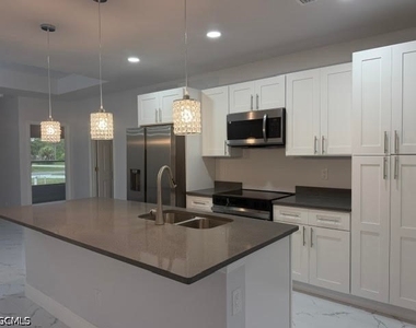 746 Eisenhower Boulevard - Photo Thumbnail 4