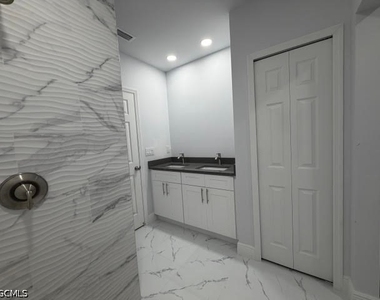 746 Eisenhower Boulevard - Photo Thumbnail 19