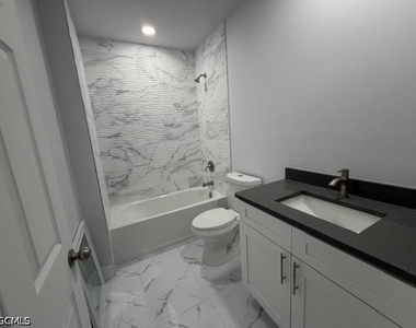 746 Eisenhower Boulevard - Photo Thumbnail 14