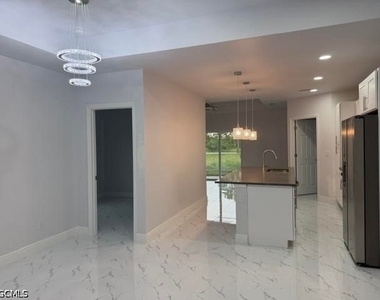 746 Eisenhower Boulevard - Photo Thumbnail 6