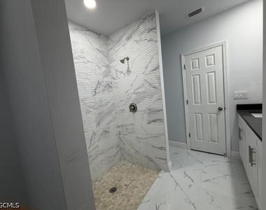 746 Eisenhower Boulevard - Photo Thumbnail 20