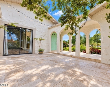 4272 Island Circle - Photo Thumbnail 4