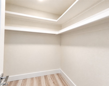 4272 Island Circle - Photo Thumbnail 16