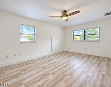 4272 Island Circle - Photo Thumbnail 14