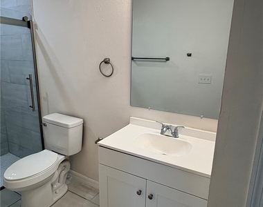 826 Gleason Parkway - Photo Thumbnail 13