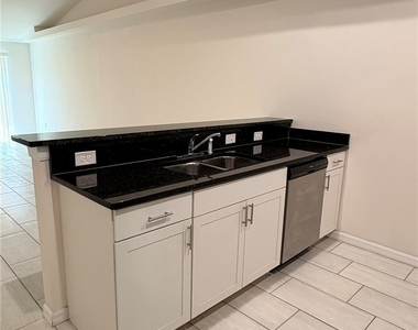 826 Gleason Parkway - Photo Thumbnail 4
