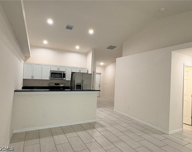 826 Gleason Parkway - Photo Thumbnail 5
