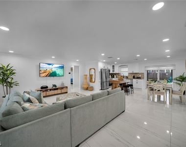 1147 Sw 39th Street - Photo Thumbnail 3