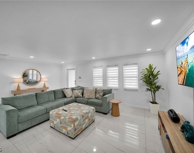 1147 Sw 39th Street - Photo Thumbnail 6