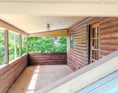 605 Clayton Street - Photo Thumbnail 7
