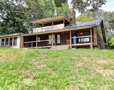 605 Clayton Street - Photo Thumbnail 4