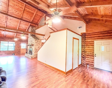 605 Clayton Street - Photo Thumbnail 17