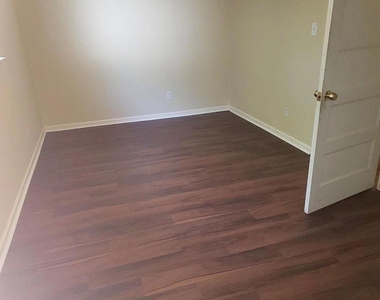 4605 37th Street - Photo Thumbnail 9