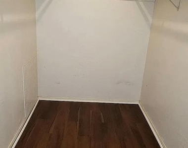 4605 37th Street - Photo Thumbnail 8