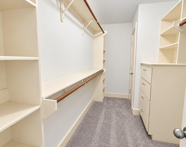 8624 Meadowcroft Drive - Photo Thumbnail 14