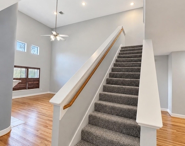 8624 Meadowcroft Drive - Photo Thumbnail 6