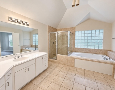 8624 Meadowcroft Drive - Photo Thumbnail 15