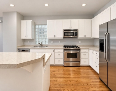 8624 Meadowcroft Drive - Photo Thumbnail 9