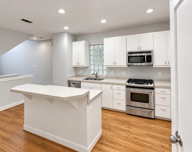 8624 Meadowcroft Drive - Photo Thumbnail 7