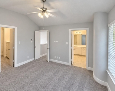 8624 Meadowcroft Drive - Photo Thumbnail 12