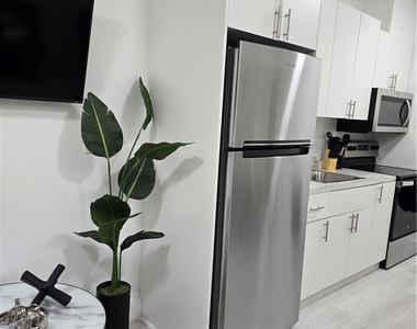4325 Sw 7th Avenue - Photo Thumbnail 9