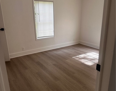 131 Oak Drive - Photo Thumbnail 9
