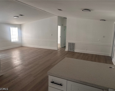 131 Oak Drive - Photo Thumbnail 8