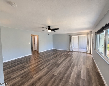 3032 Se Santa Barbara Place - Photo Thumbnail 3
