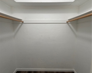 3032 Se Santa Barbara Place - Photo Thumbnail 8