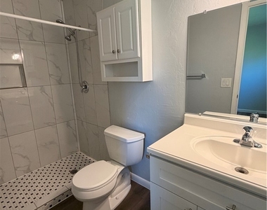 3032 Se Santa Barbara Place - Photo Thumbnail 9