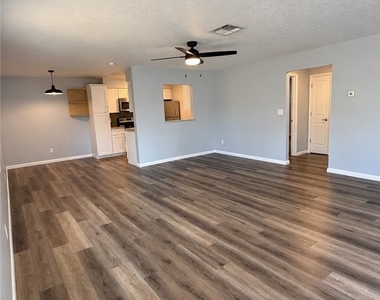 3032 Se Santa Barbara Place - Photo Thumbnail 1