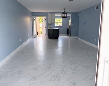 828 Victoria Drive - Photo Thumbnail 3