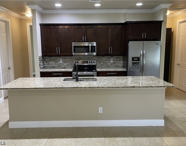 511 Sw 7th Place - Photo Thumbnail 4